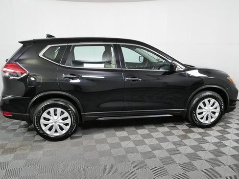 Used 2017 Nissan Rogue S image 2