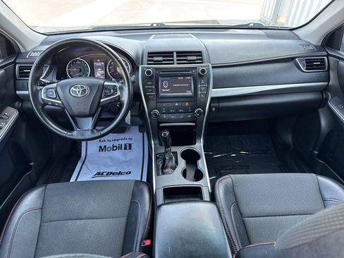 Used 2016 Toyota Camry SE image 10