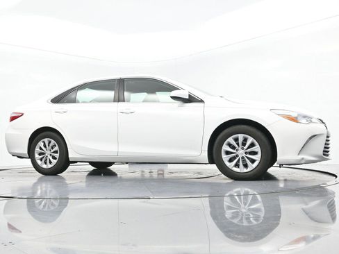 Used 2015 Toyota Camry LE FWD image 32