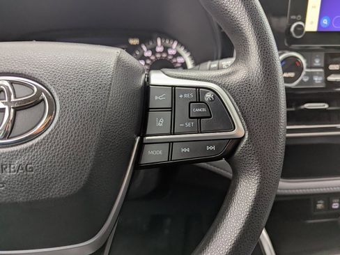 Used 2023 Toyota Highlander L image 29