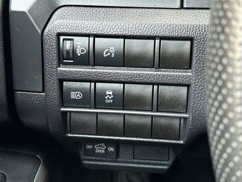 Used 2025 Toyota Tacoma SR AWD/4WD image 29