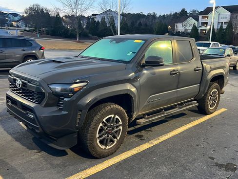 Used 2024 Toyota Tacoma TRD Sport w/ TRD Sport Upgrade Package image 2