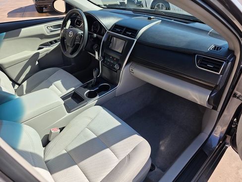 Used 2017 Toyota Camry LE FWD image 14