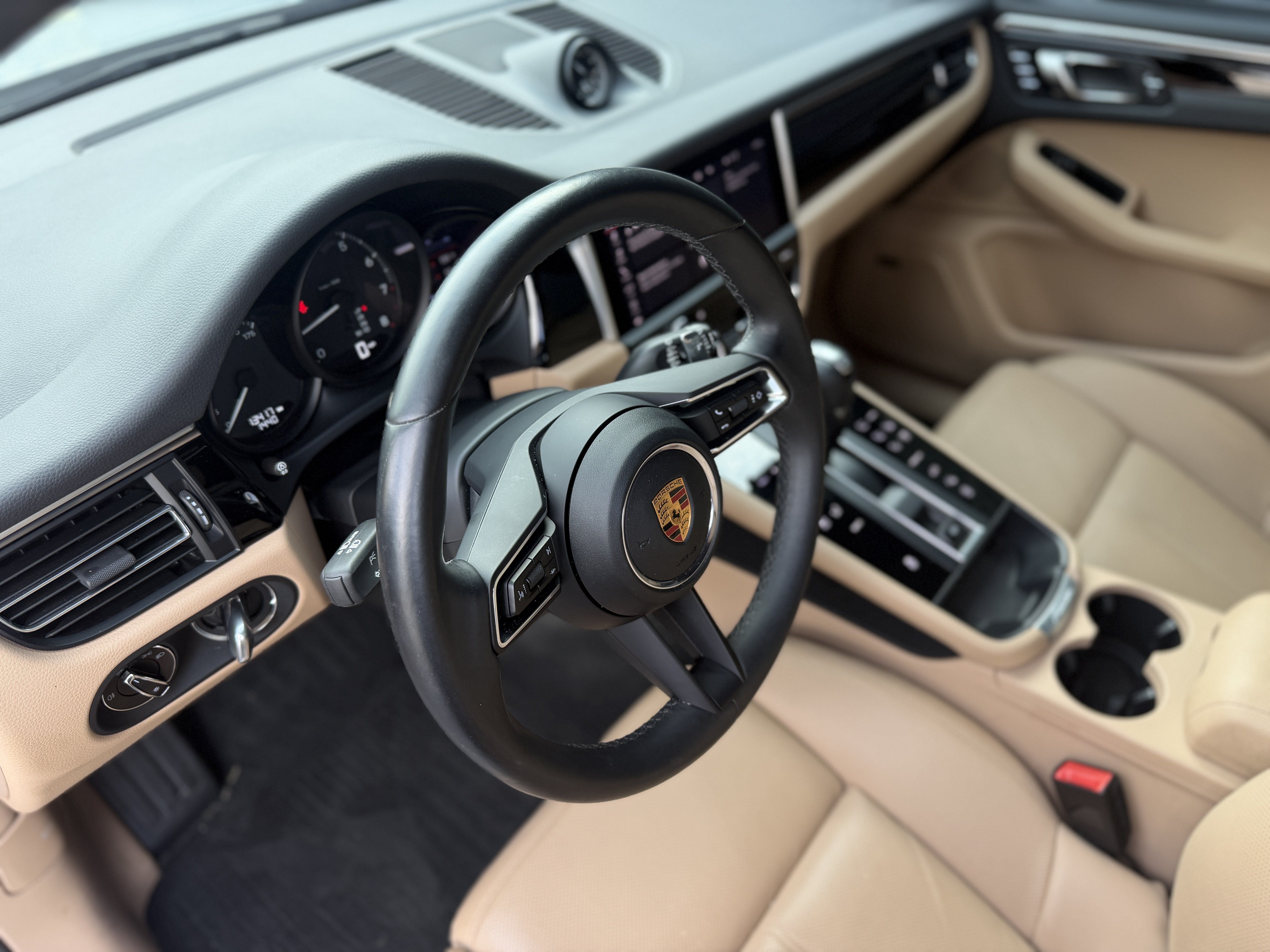 Used 2022 Porsche Macan AWD/4WD image 5