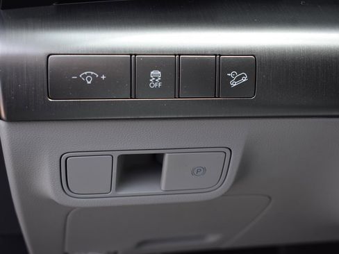 Used 2025 Hyundai Kona SEL AWD/4WD image 25
