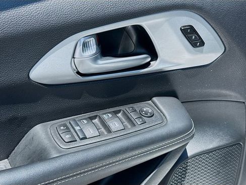 Used 2024 Chrysler Pacifica Limited FWD image 23