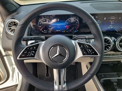 New 2025 Mercedes-Benz GLB 250 image 21