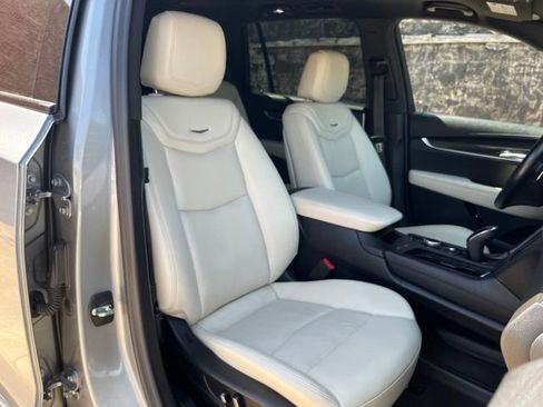 Used 2023 Cadillac XT6 Sport w/ Technology Package AWD/4WD image 23