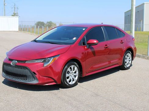 Used 2022 Toyota Corolla LE image 2