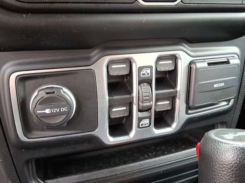 Used 2021 Jeep Wrangler Unlimited Sport image 17