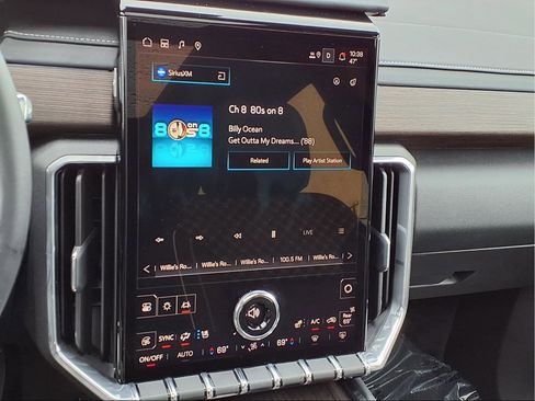 Used 2025 GMC Acadia Denali image 26