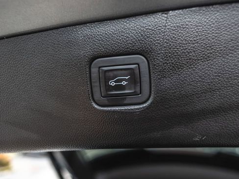 Used 2025 Chevrolet Blazer RS AWD/4WD image 38