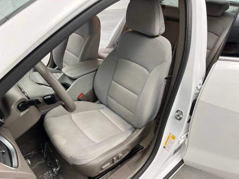 Used 2025 Chevrolet Malibu LT FWD image 11