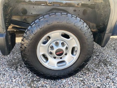 Used 2021 GMC Sierra 2500 SLE w/ X31 Off-Road Package AWD/4WD image 9