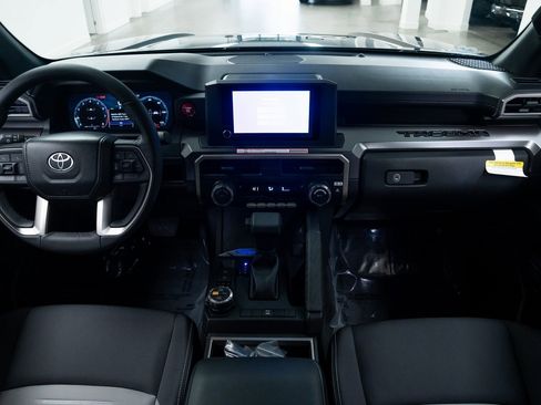 Used 2025 Toyota Tacoma TRD Off-Road image 8