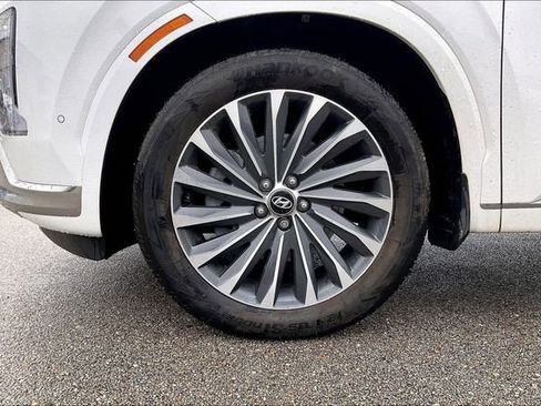 Used 2025 Hyundai Palisade Calligraphy image 4