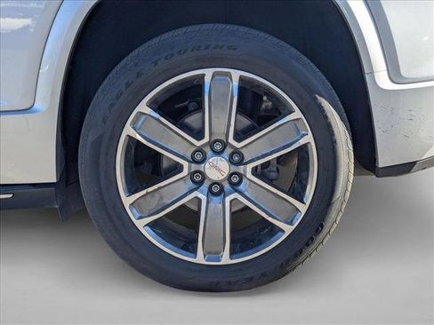 Used 2017 GMC Acadia Denali image 9