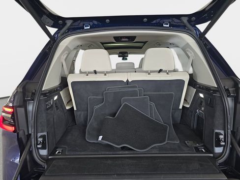 Used 2025 BMW X7 xDrive40i w/ Premium Package image 30