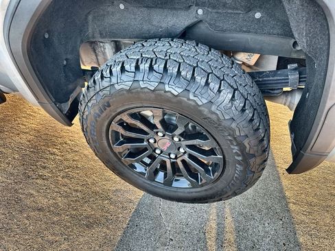 Used 2022 GMC Sierra 1500 AT4X image 12