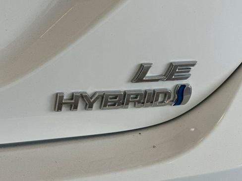 Certified 2019 Toyota Camry LE image 25
