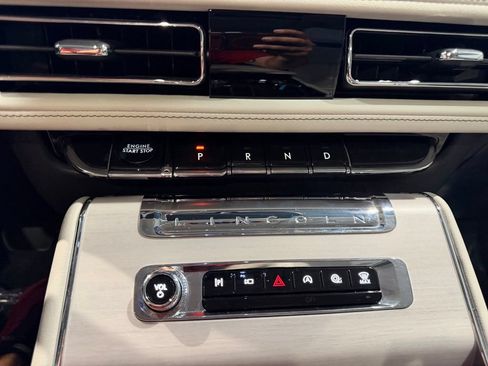 Used 2025 Lincoln Aviator Reserve w/ Equipment Group 201A AWD/4WD image 22