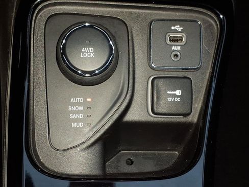 Used 2018 Jeep Compass Limited image 17