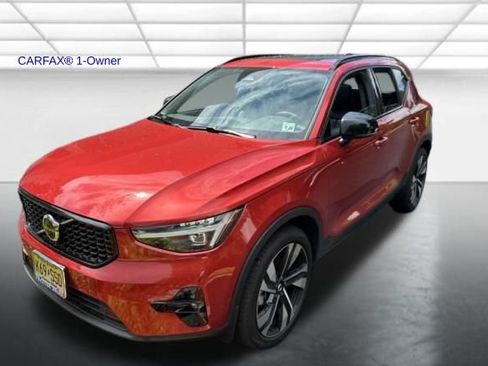 Used 2024 Volvo XC40 B5 Plus w/ Protection Package Premier AWD/4WD image 2