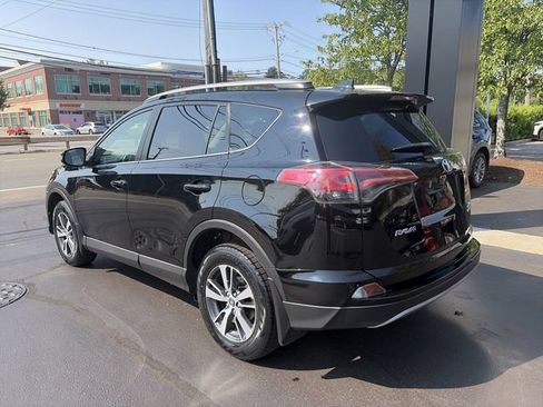 Used 2018 Toyota RAV4 XLE AWD/4WD image 6