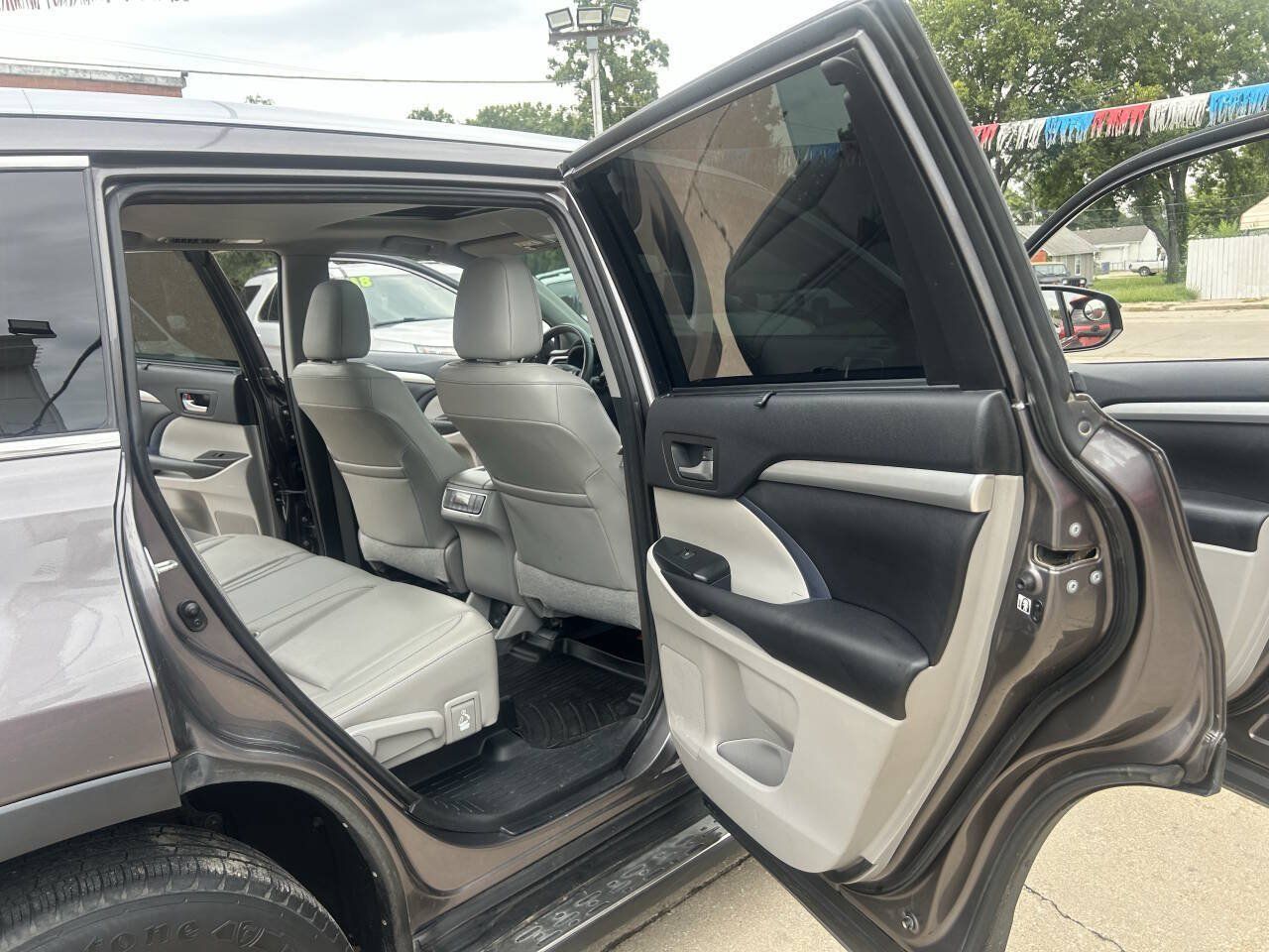 Used 2016 Toyota Highlander XLE AWD/4WD image 30