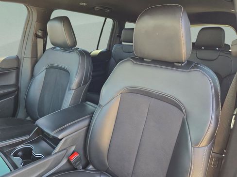 Certified 2025 Jeep Grand Cherokee L Laredo image 33