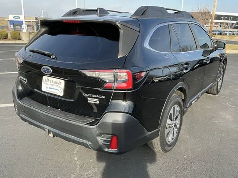 Used 2021 Subaru Outback Premium image 3