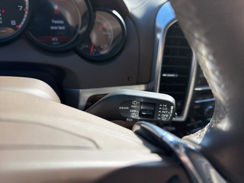 Used 2014 Porsche Cayenne Turbo S image 18