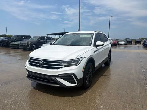 Used 2024 Volkswagen Tiguan SE FWD image 7