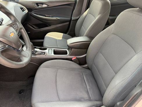 Used 2017 Chevrolet Cruze LT w/ Sun And Sound Package FWD image 10