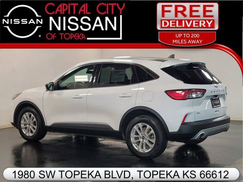 Used 2022 Ford Escape SE image 27