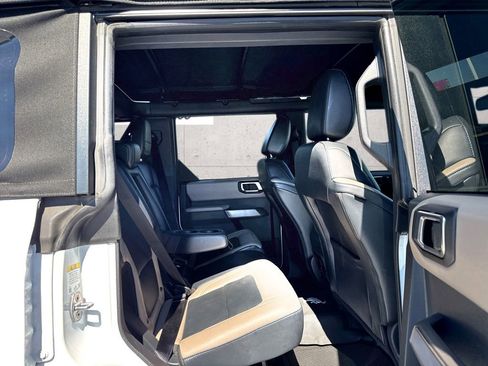 Used 2023 Ford Bronco Wildtrak image 8