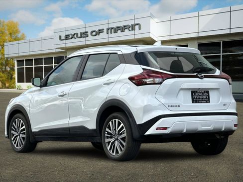 Used 2024 Nissan Kicks SV image 3