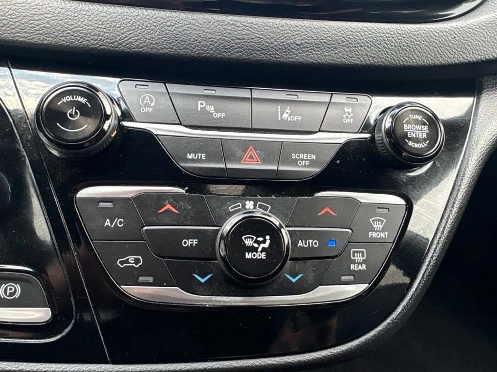 Used 2026 Chrysler Pacifica Select FWD image 34