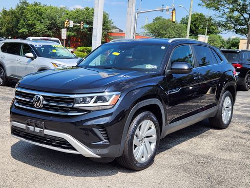 Used 2022 Volkswagen Atlas Cross Sport SE image 2