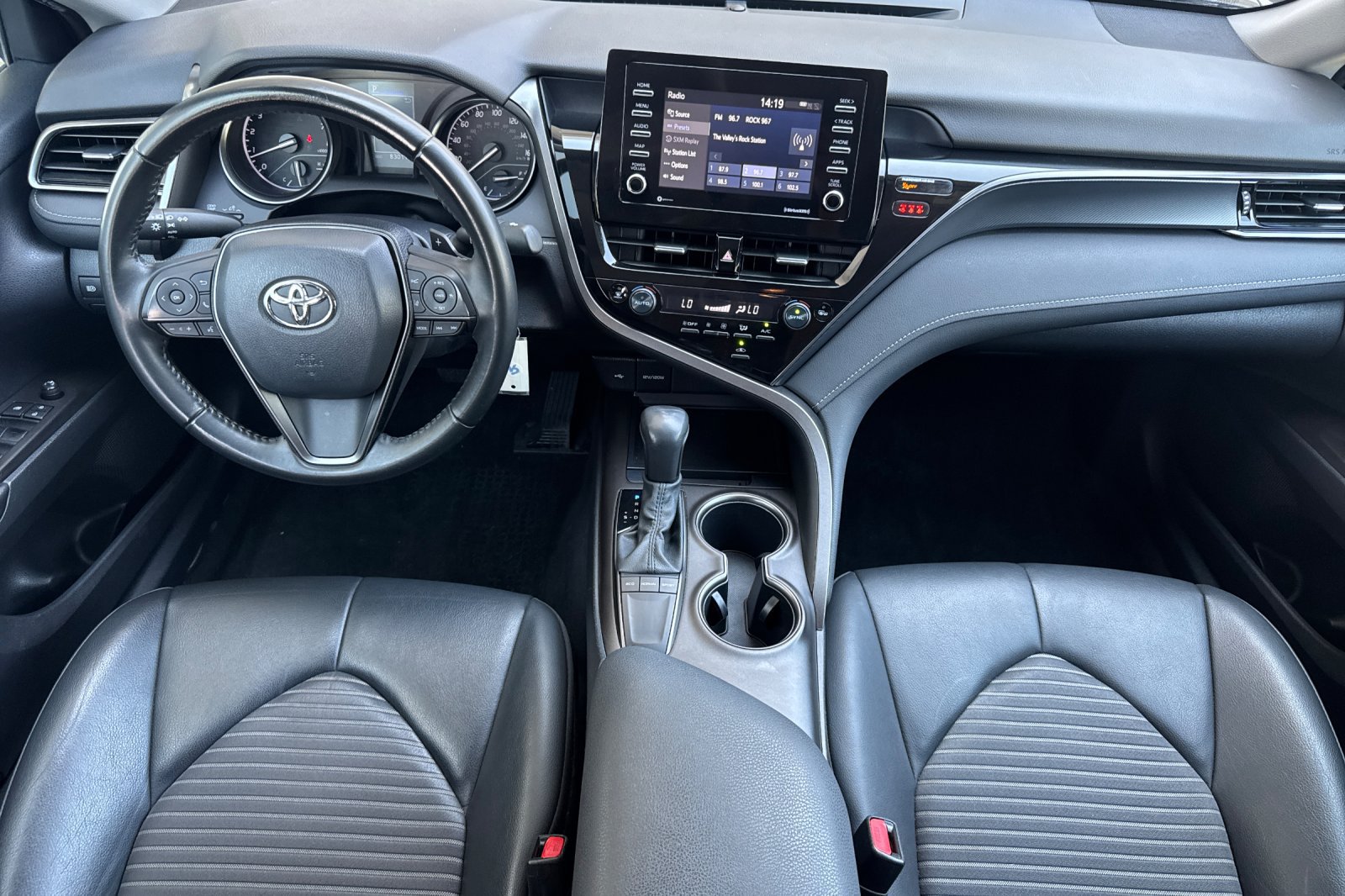 Used 2022 Toyota Camry SE FWD image 13