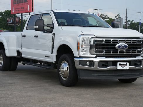 Used 2025 Ford F350 XLT AWD/4WD image 2