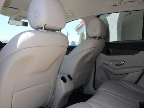 Used 2020 Mercedes-Benz GLC 300 image 13