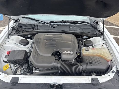 Used 2019 Dodge Challenger SXT image 13