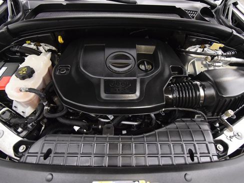 Used 2023 Jeep Grand Cherokee Overland w/ Luxury Tech Group IV AWD/4WD image 30