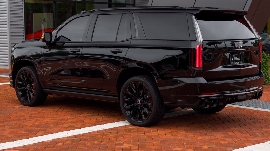 Used 2026 Cadillac Escalade V w/ LPO, ONYX Package AWD/4WD image 5