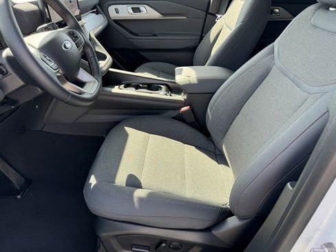 Used 2025 Ford Explorer Active image 16