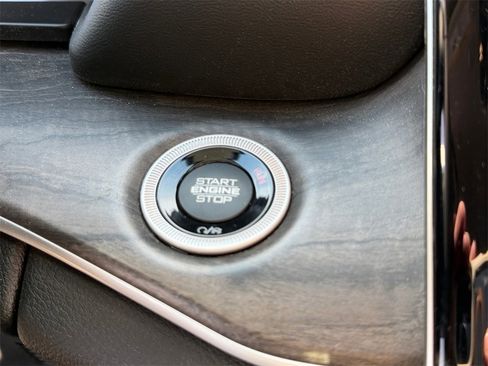 Used 2024 Jeep Grand Cherokee Limited w/ Luxury Tech Group II image 16