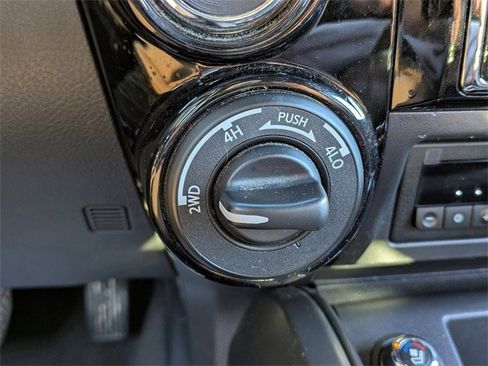 Used 2021 Nissan Titan Platinum Reserve w/ Moonroof Package image 25