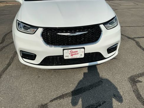 Used 2022 Chrysler Pacifica Touring-L FWD image 14