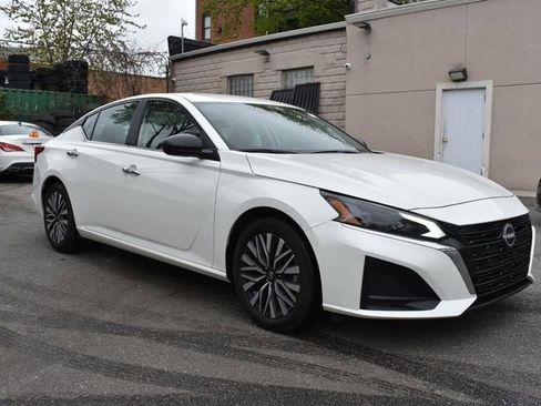 Used 2025 Nissan Altima 2.5 SV FWD image 4
